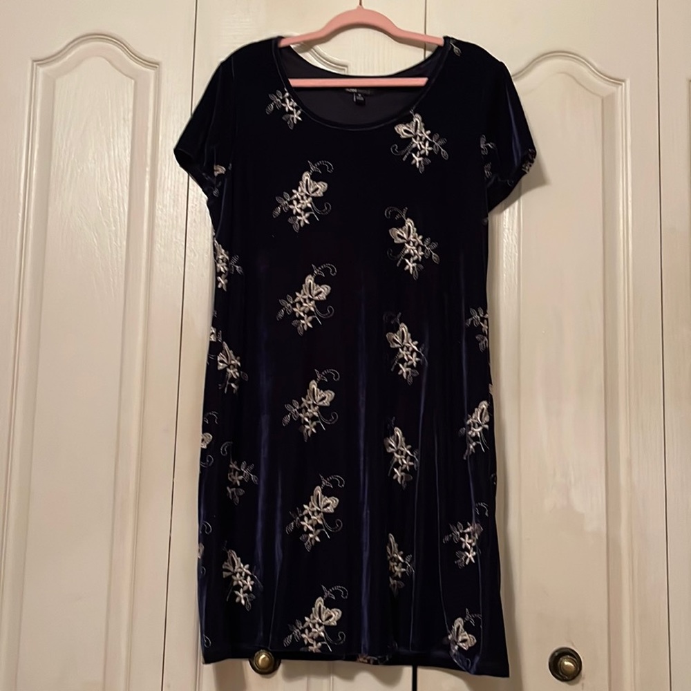 Ronni Nicole Blue Embroidered Velvet Mini Dress
